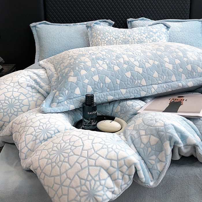 91家纺网 家纺一手货源 找家纺 金喜 2024新款加厚保暖230克高克重牛奶绒四件套雕花绒四件套-牛奶绒雕花系列 冬雪