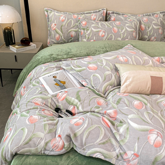 91家纺网 家纺一手货源 找家纺 金喜 2024新款加厚保暖230克高克重牛奶绒四件套雕花绒四件套-牛奶绒雕花系列 幽香恋曲