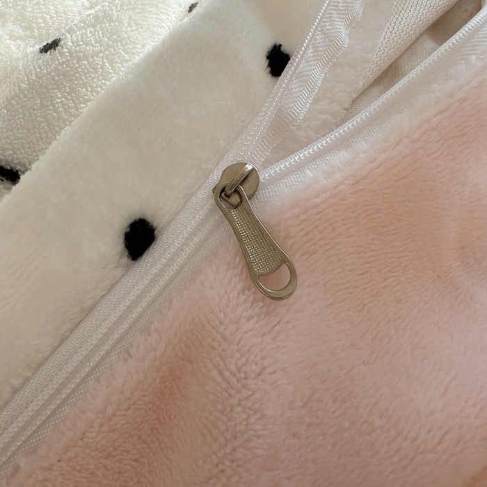 91家纺网 家纺一手货源 找家纺 顾里家纺 2024新款加厚牛奶绒ins奶油治愈系少女心保暖四件套系列-风格二 波点猫咪