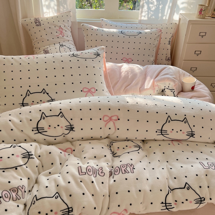 91家纺网 家纺一手货源 找家纺 顾里家纺 2024新款加厚牛奶绒ins奶油治愈系少女心保暖四件套系列-风格二 波点猫咪