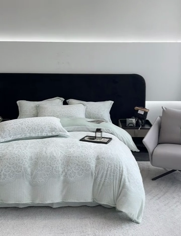 91家纺网 家纺一手货源 找家纺 金喜 2024新款加厚保暖230克高克重牛奶绒四件套雕花绒四件套-牛奶绒雕花系列 青露