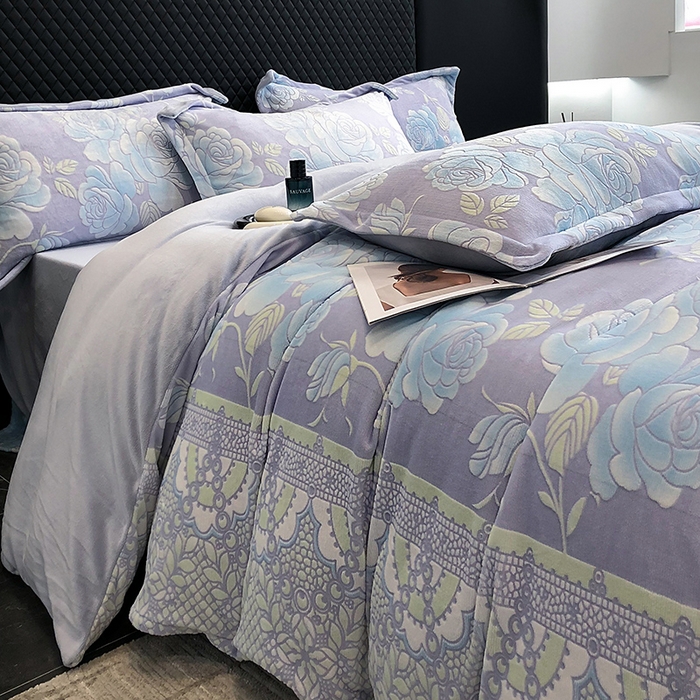 91家纺网 家纺一手货源 找家纺 金喜 2024新款加厚保暖230克高克重牛奶绒四件套雕花绒四件套-牛奶绒雕花系列 幽兰