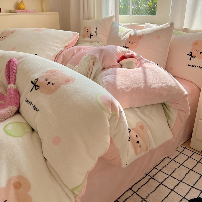 91家纺网 家纺一手货源 找家纺 顾里家纺 2024新款加厚牛奶绒ins奶油治愈系少女心保暖四件套系列-风格二 芭乐熊