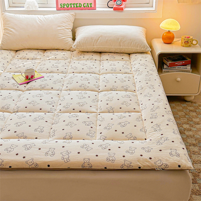 91家纺网 家纺一手货源 找家纺 魅图家纺 2025新款A类云朵棉印花棉花软床垫 小熊博士