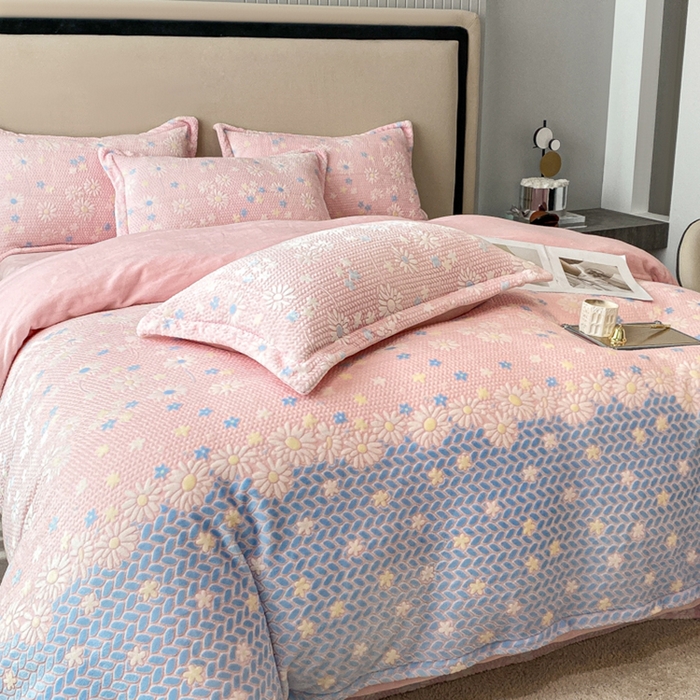 91家纺网 家纺一手货源 找家纺 金喜 2024新款加厚保暖230克高克重牛奶绒四件套雕花绒四件套-牛奶绒雕花系列 花海