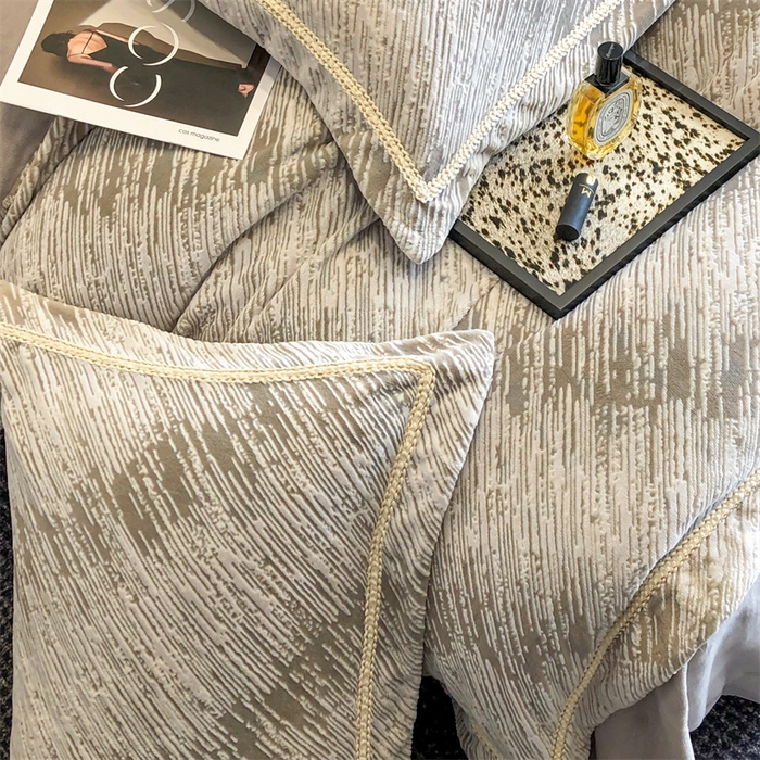 91家纺网 家纺一手货源 找家纺 （总）金喜 2024新款高克重全消光牛奶绒雕花绒轻奢风四件套加厚双面牛奶绒四件套-星川鎏金梦系列