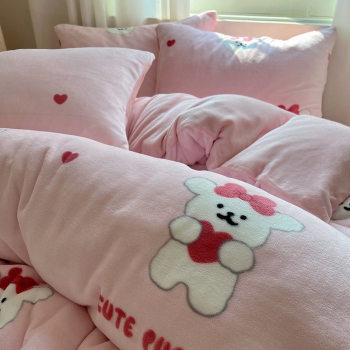 91家纺网 家纺一手货源 找家纺 顾里家纺 2024新款加厚牛奶绒ins奶油治愈系少女心保暖四件套系列-风格二 爱心小狗