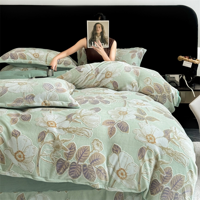 91家纺网 家纺一手货源 找家纺 金喜 2024新款加厚保暖230克高克重牛奶绒四件套雕花绒四件套-牛奶绒雕花系列 木槿-绿