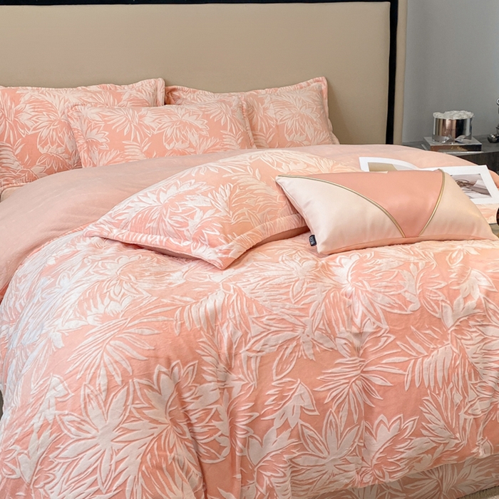 91家纺网 家纺一手货源 找家纺 金喜 2024新款加厚保暖230克高克重牛奶绒四件套雕花绒四件套-牛奶绒雕花系列 秋意浓