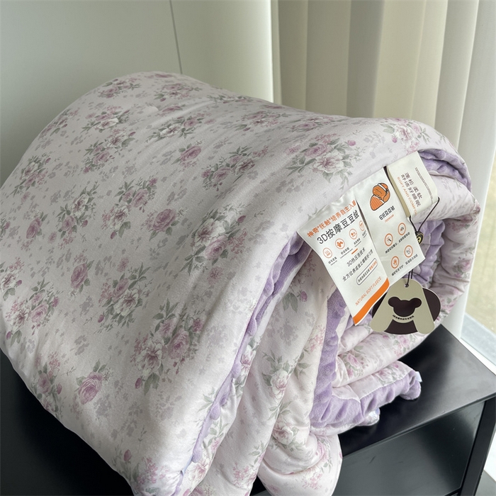 91家纺网 家纺一手货源 找家纺 奈萝家纺 2024新款秋冬印花针织棉豆豆绒春秋被冬被 倾慕