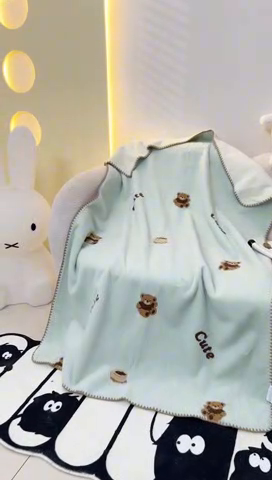 91家纺网 家纺一手货源 找家纺 黛舒家居 2024新款兔毛绒北极绒立体毛巾绣毛毯 小熊蓝