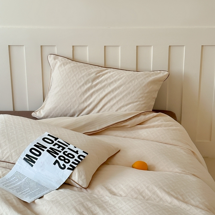 91家纺网 家纺一手货源 找家纺 梦享生活家居 2024新款全棉肌理纹四件套-滚边系列 格趣滚边-米咖