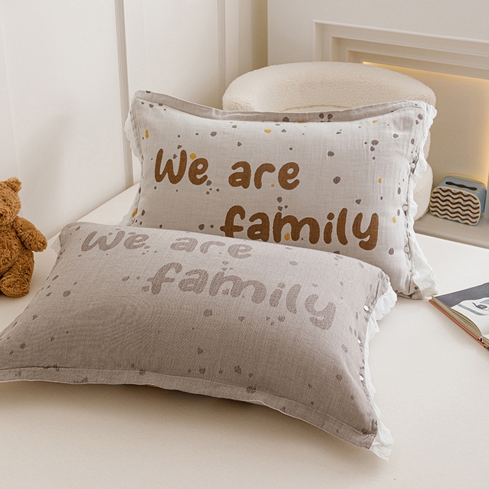 91家纺网 家纺一手货源 找家纺 2024新款韩系四层纱布枕套一对装花边款纯棉纽扣款枕套 小熊超市