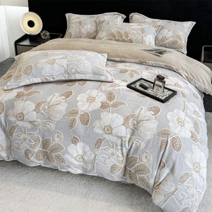 91家纺网 家纺一手货源 找家纺 金喜 2024新款230克高克重牛奶绒雕花四件套优雅风牛奶绒套件-木槿系列 木槿-咖