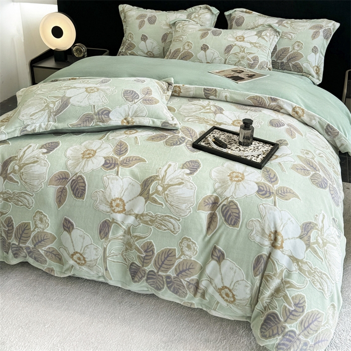 91家纺网 家纺一手货源 找家纺 金喜 2024新款加厚保暖230克高克重牛奶绒四件套雕花绒四件套-牛奶绒雕花系列 木槿-绿