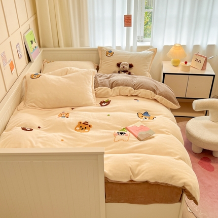 91家纺网 家纺一手货源 找家纺 梦澜蒂 2024新款加厚牛奶绒毛巾绣四件套 