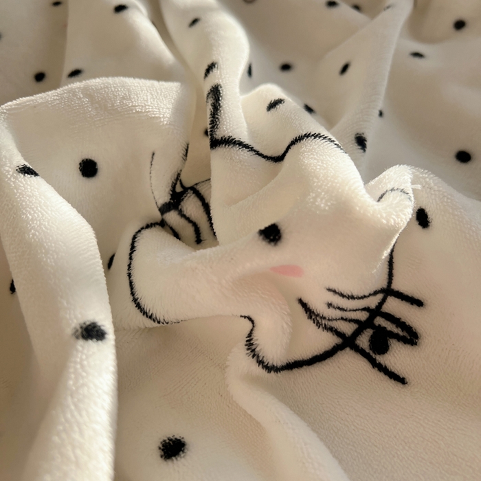 91家纺网 家纺一手货源 找家纺 顾里家纺 2024新款加厚牛奶绒ins奶油治愈系少女心保暖四件套系列-风格二 波点猫咪