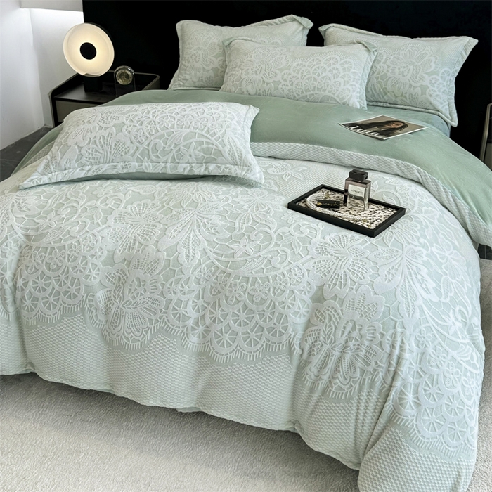 91家纺网 家纺一手货源 找家纺 金喜 2024新款加厚保暖230克高克重牛奶绒四件套雕花绒四件套-牛奶绒雕花系列 青露