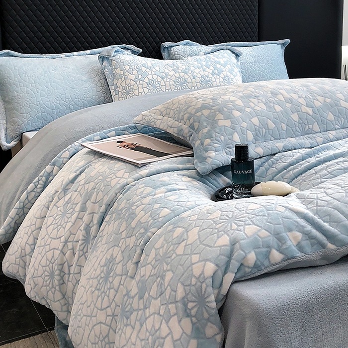 91家纺网 家纺一手货源 找家纺 金喜 2024新款加厚保暖230克高克重牛奶绒四件套雕花绒四件套-牛奶绒雕花系列 冬雪