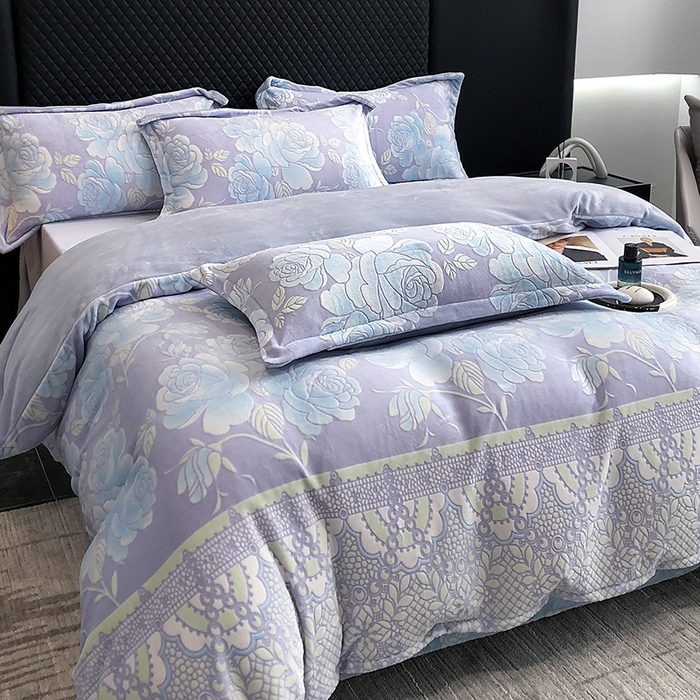 91家纺网 家纺一手货源 找家纺 金喜 2024新款加厚保暖230克高克重牛奶绒四件套雕花绒四件套-牛奶绒雕花系列 幽兰