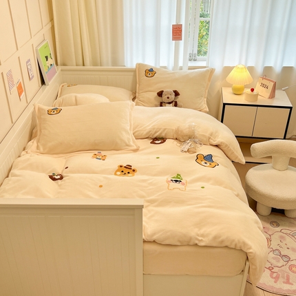 91家纺网 家纺一手货源 找家纺 梦澜蒂 2024新款加厚牛奶绒毛巾绣四件套 