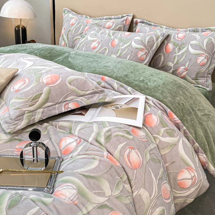 91家纺网 家纺一手货源 找家纺 金喜 2024新款加厚保暖230克高克重牛奶绒四件套雕花绒四件套-牛奶绒雕花系列 幽香恋曲