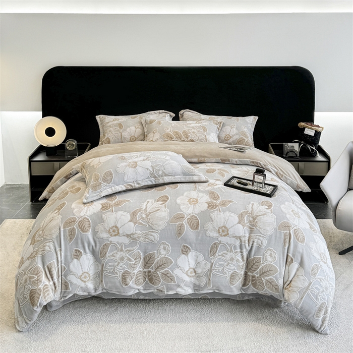 91家纺网 家纺一手货源 找家纺 金喜 2024新款加厚保暖230克高克重牛奶绒四件套雕花绒四件套-牛奶绒雕花系列 木槿-咖