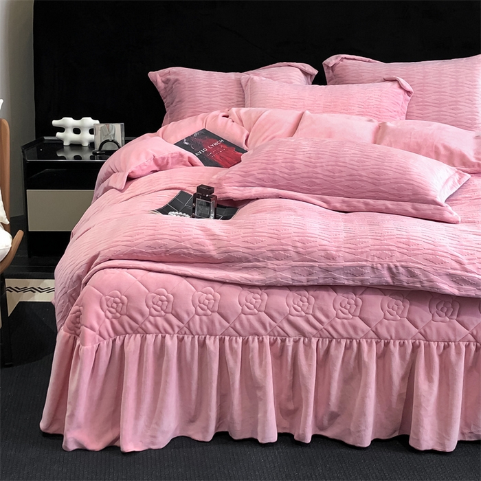 91家纺网 家纺一手货源 找家纺 金喜 2024新款高克重全消光牛奶绒雕花绒床盖四件套加厚牛奶绒床盖套件--极简主义床盖套件系列 皮粉