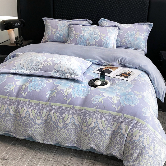 91家纺网 家纺一手货源 找家纺 金喜 2024新款加厚保暖230克高克重牛奶绒四件套雕花绒四件套-牛奶绒雕花系列 幽兰