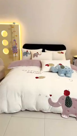 91家纺网 家纺一手货源 找家纺 黛舒家居 2024新款240克臻棉绒立体贴布绣四件套 顽皮象粉