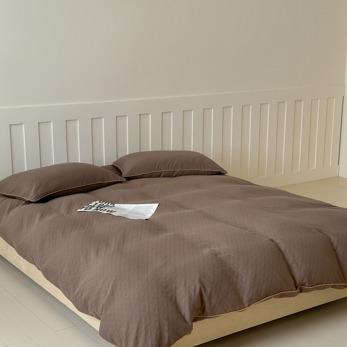 91家纺网 家纺一手货源 找家纺 梦享生活家居 2024新款全棉肌理纹四件套-滚边系列 格趣滚边-咖