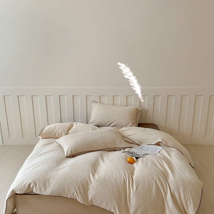 91家纺网 家纺一手货源 找家纺 梦享生活家居 2024新款全棉肌理纹四件套-滚边系列 格趣滚边-米咖