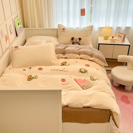 91家纺网 家纺一手货源 找家纺 梦澜蒂 2024新款加厚牛奶绒毛巾绣四件套 