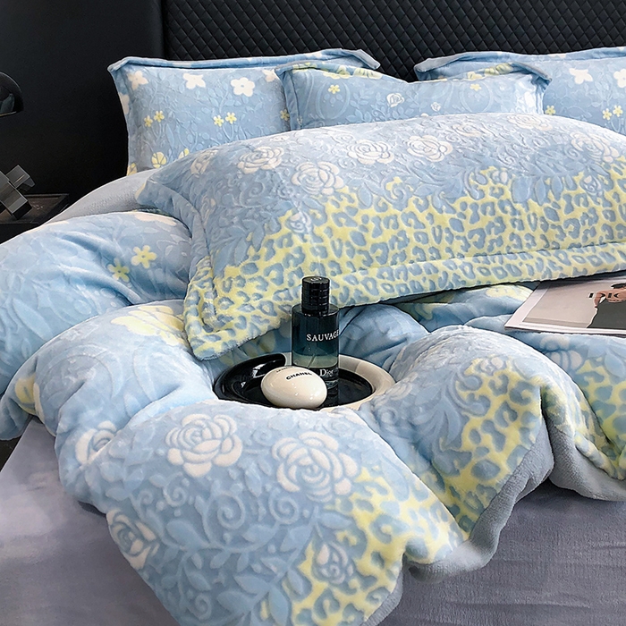 91家纺网 家纺一手货源 找家纺 金喜 2024新款加厚保暖230克高克重牛奶绒四件套雕花绒四件套-牛奶绒雕花系列 春色