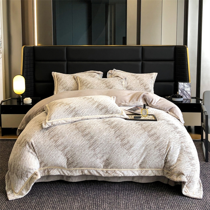 91家纺网 家纺一手货源 找家纺 （总）金喜 2024新款高克重全消光牛奶绒雕花绒轻奢风四件套加厚双面牛奶绒四件套-星川鎏金梦系列