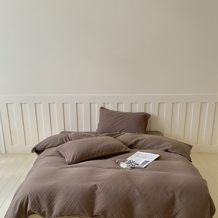 91家纺网 家纺一手货源 找家纺 梦享生活家居 2024新款全棉肌理纹四件套-滚边系列 格趣滚边-咖