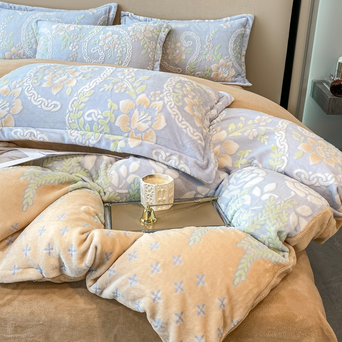 91家纺网 家纺一手货源 找家纺 金喜 2024新款加厚保暖230克高克重牛奶绒四件套雕花绒四件套-牛奶绒雕花系列 春风来过