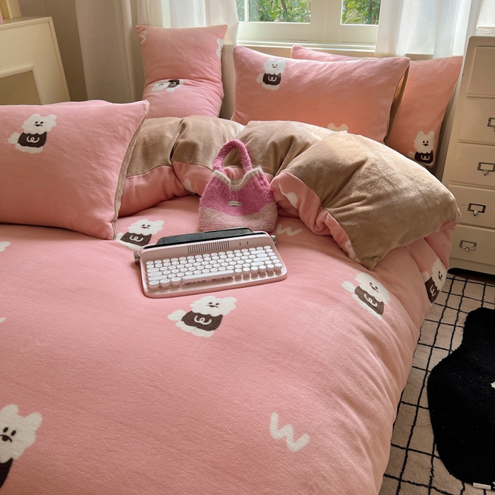 91家纺网 家纺一手货源 找家纺 顾里家纺 2024新款加厚牛奶绒ins奶油治愈系少女心保暖四件套系列-风格二 粉咖w狗