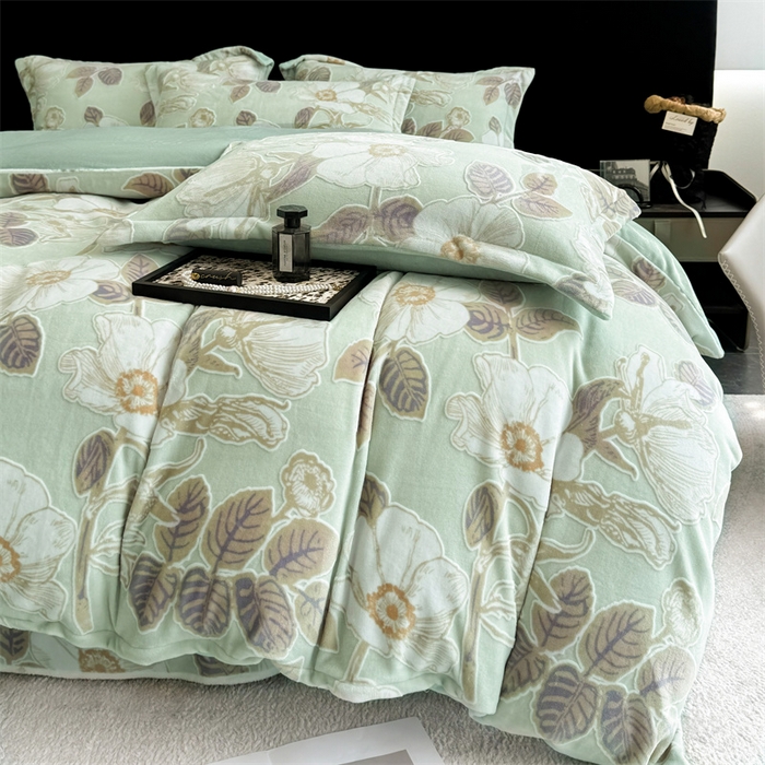 91家纺网 家纺一手货源 找家纺 金喜 2024新款加厚保暖230克高克重牛奶绒四件套雕花绒四件套-牛奶绒雕花系列 木槿-绿