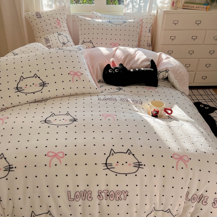 91家纺网 家纺一手货源 找家纺 顾里家纺 2024新款加厚牛奶绒ins奶油治愈系少女心保暖四件套系列-风格二 波点猫咪