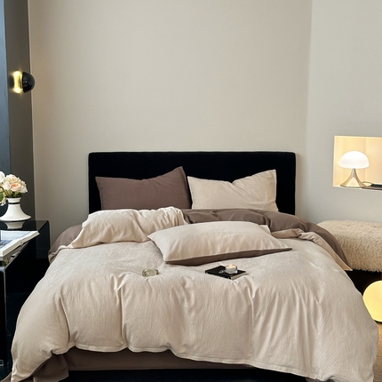 91家纺网 家纺一手货源 找家纺 梦享生活家居 2024新款全棉肌理纹系列四件套-素写 素写-奶白可可棕双拼