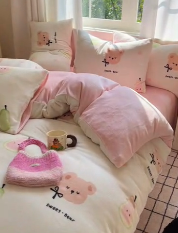 91家纺网 家纺一手货源 找家纺 顾里家纺 2024新款加厚牛奶绒ins奶油治愈系少女心保暖四件套系列-风格二 芭乐熊