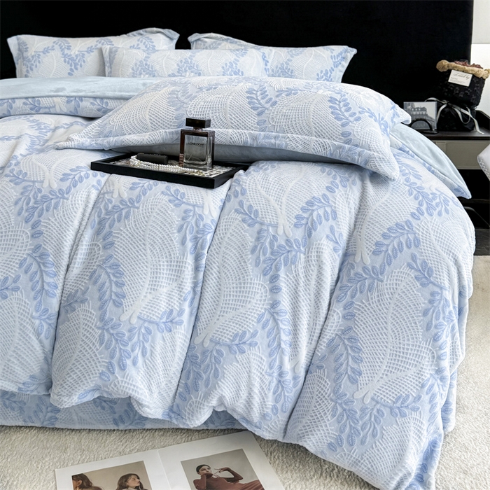 91家纺网 家纺一手货源 找家纺 金喜 2024新款加厚保暖230克高克重牛奶绒四件套雕花绒四件套-牛奶绒雕花系列 雪柳