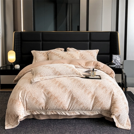 91家纺网 家纺一手货源 找家纺 （总）金喜 2024新款高克重全消光牛奶绒雕花绒轻奢风四件套加厚双面牛奶绒四件套-星川鎏金梦系列