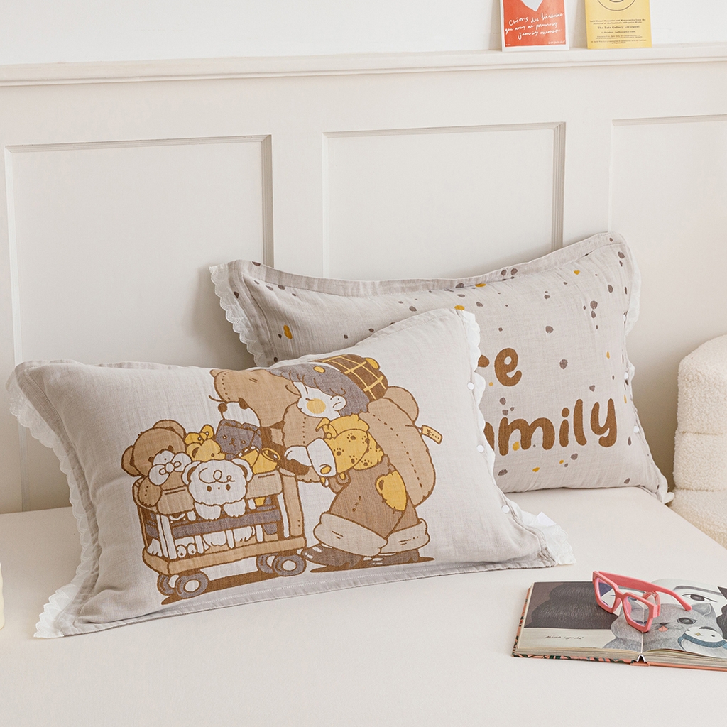 91家纺网 家纺一手货源 找家纺 2024新款韩系四层纱布枕套一对装花边款纯棉纽扣款枕套 小熊超市