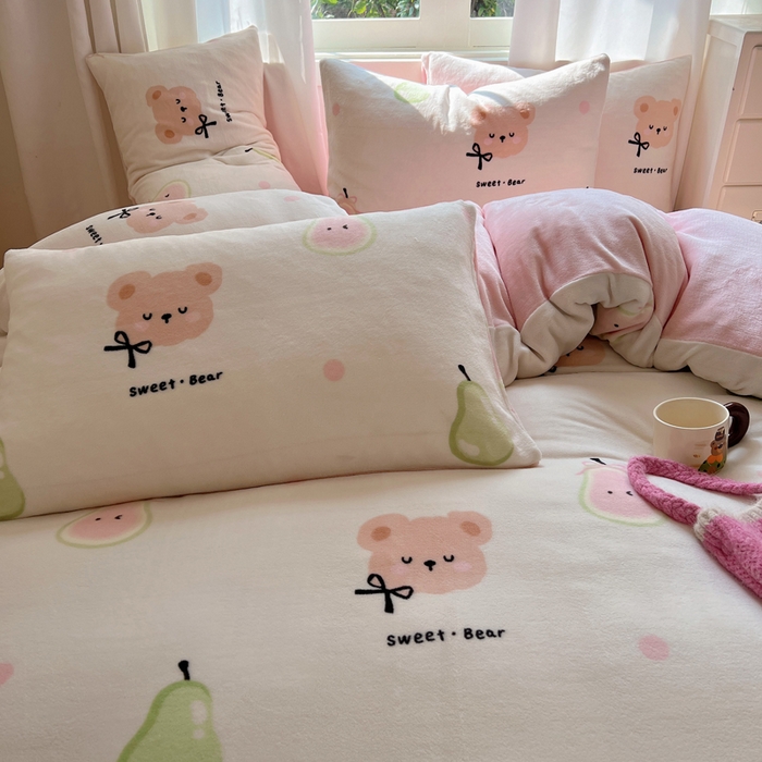 91家纺网 家纺一手货源 找家纺 顾里家纺 2024新款加厚牛奶绒ins奶油治愈系少女心保暖四件套系列-风格二 芭乐熊