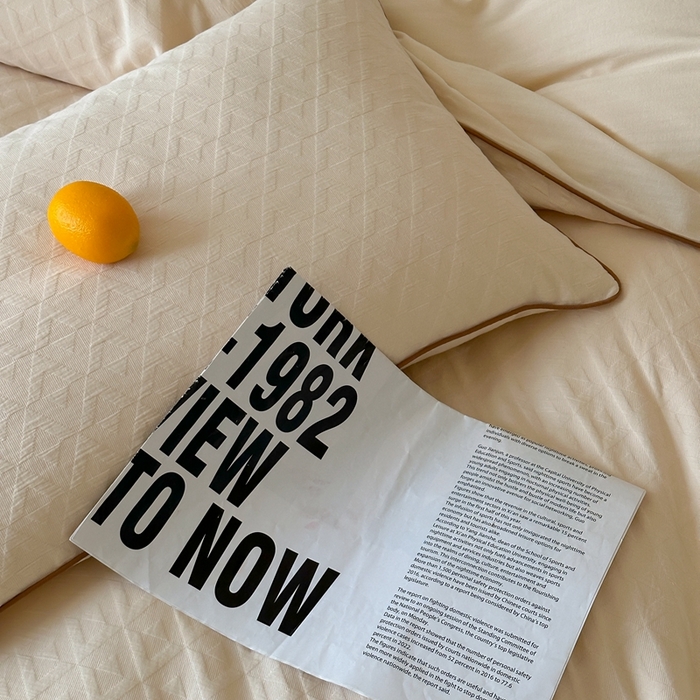 91家纺网 家纺一手货源 找家纺 梦享生活家居 2024新款全棉肌理纹四件套-滚边系列 格趣滚边-米咖