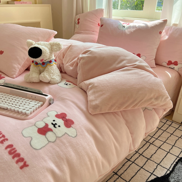 91家纺网 家纺一手货源 找家纺 顾里家纺 2024新款加厚牛奶绒ins奶油治愈系少女心保暖四件套系列-风格二 爱心小狗