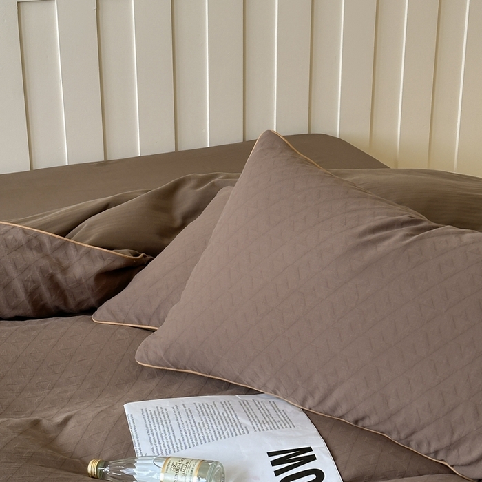 91家纺网 家纺一手货源 找家纺 梦享生活家居 2024新款全棉肌理纹四件套-滚边系列 格趣滚边-咖