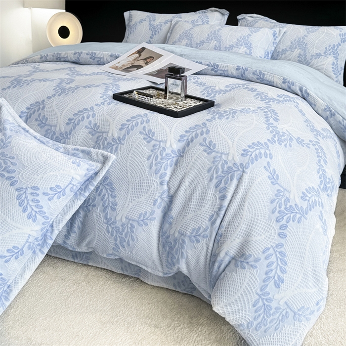 91家纺网 家纺一手货源 找家纺 金喜 2024新款加厚保暖230克高克重牛奶绒四件套雕花绒四件套-牛奶绒雕花系列 雪柳